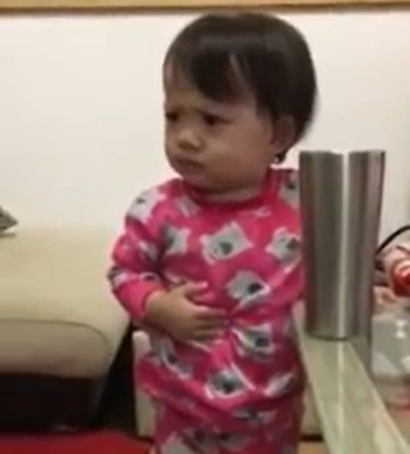 天使キッズ 1才にして おとぼけ 演技を見せる女の子の クセになる動画 に400万再生 ツボる Eltha エルザ